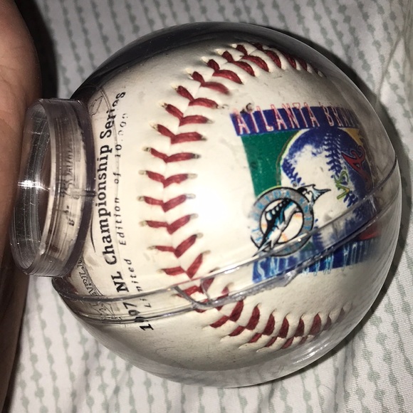 Signed baseball 1997 - Picture 3 of 3
